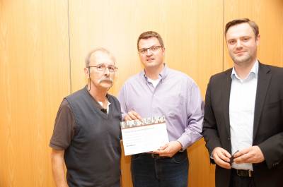 Für seine 40-jährige Mitgliedschaft wurde Peter Brügge durch Klaus Ikemann und Dr. Michael Räckers ausgezeichnet.